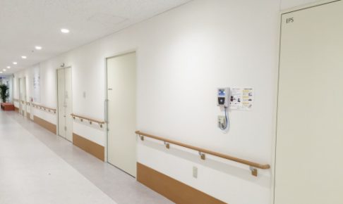 病院の廊下